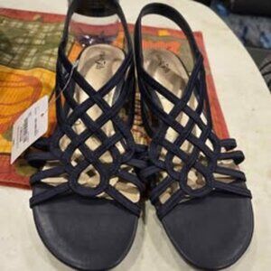 New with Tag blue sandals by East 5th- size 8 Medium